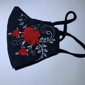 Floral embroidered masks mascara bordada con rosa